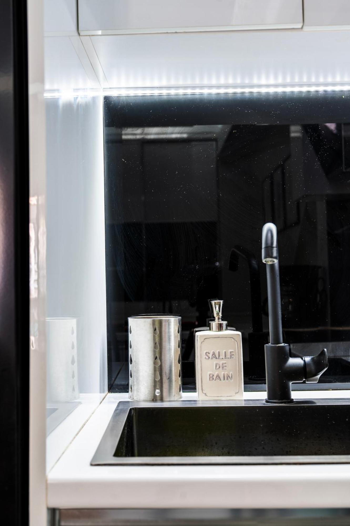 Luxury Studio In Athens City Center ภายนอก รูปภาพ